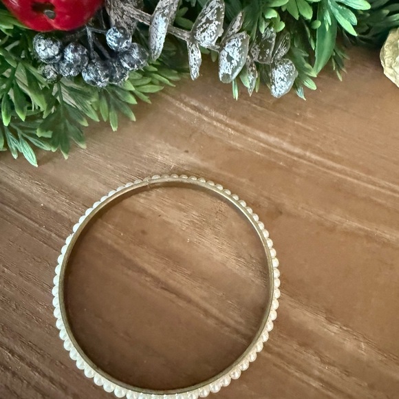 Vintage 1984 Elegant Pearl Bangle Bracelet - Picture 7 of 9